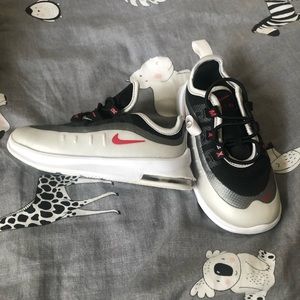 Nike shoes almost new